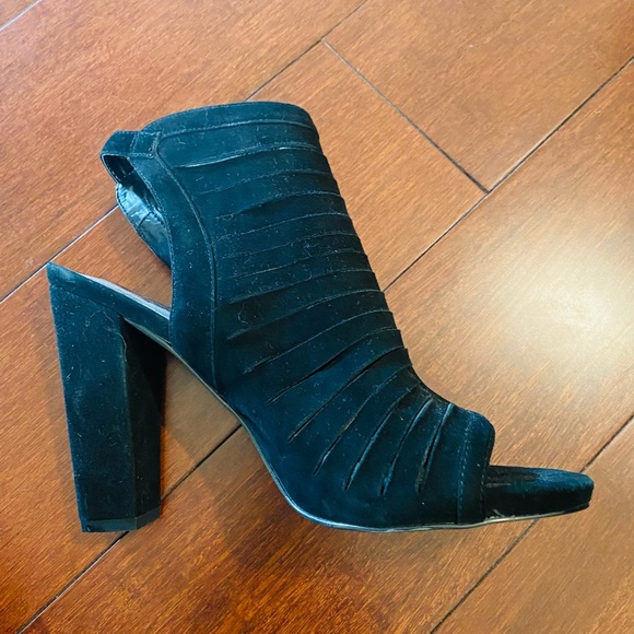 Carlos Santana Black Suede Open-Toe Ankle Strap Heeled Boots! - Picture 4 of 4